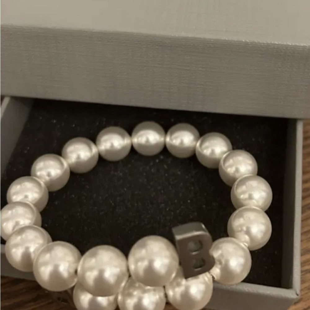 🪙💸BALENCIAGA pearl lined Bracelet, unisex.